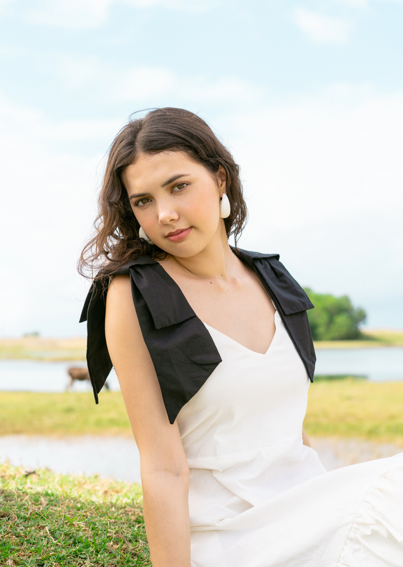 White dress sales with black ribbon